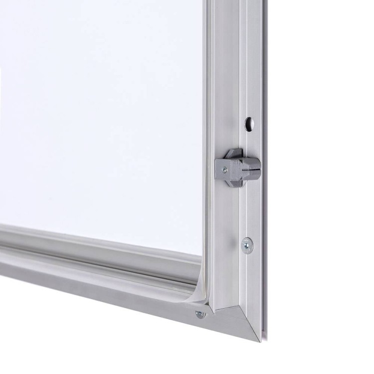 Gablota magnetyczna SLM 18xA4 130x91 cm z certyfikatem trudnopalności B1 zamykana na kluczyk do użytku zewnętrznego gablota zewnętrzna gablota ogłoszeniowa gablota informacyjna tablica ogłoszeń tablica informacyjna ogniotrwała srebrny