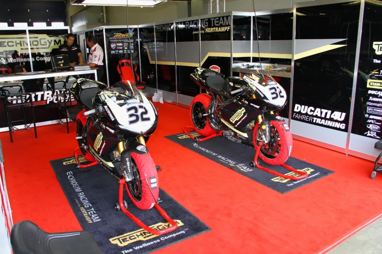 Mata podłogowa Interior Guard Brush - dywanik wycieraczka wykładzina z logo do zastosowań wewnętrznych