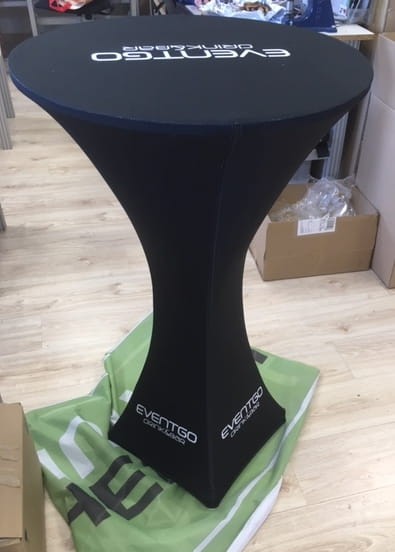 Stół stolik cateringowy koktajlowy okrągły stoli eventowy z zadrukiem - przykładowa realizacja