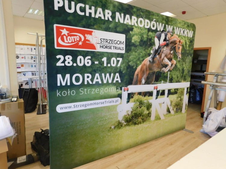 Ścianka Reklamowa Tekstylna Prosta 300 x 240 cm - ścianka wystawiennicza targowa prasowa