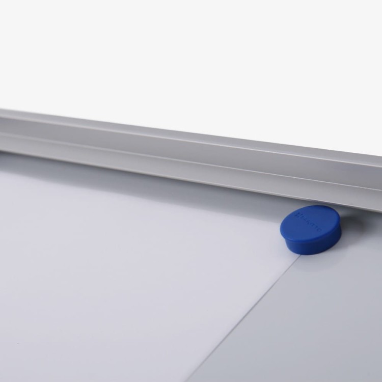 Możliwość stosowania magnesów - Gablota magnetyczna XS 3xA4 66x31 cm zamykana na kluczyk do użytku wewnętrznego gablota wewnętrzna gablota ogłoszeniowa gablota informacyjna tablica ogłoszeń tablica informacyjna