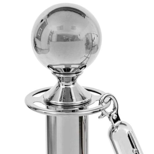 Nahaufnahme - KING'S Hotel Trennpfosten zwischen Hotel, Restaurant und VIP-Bereich Chrom