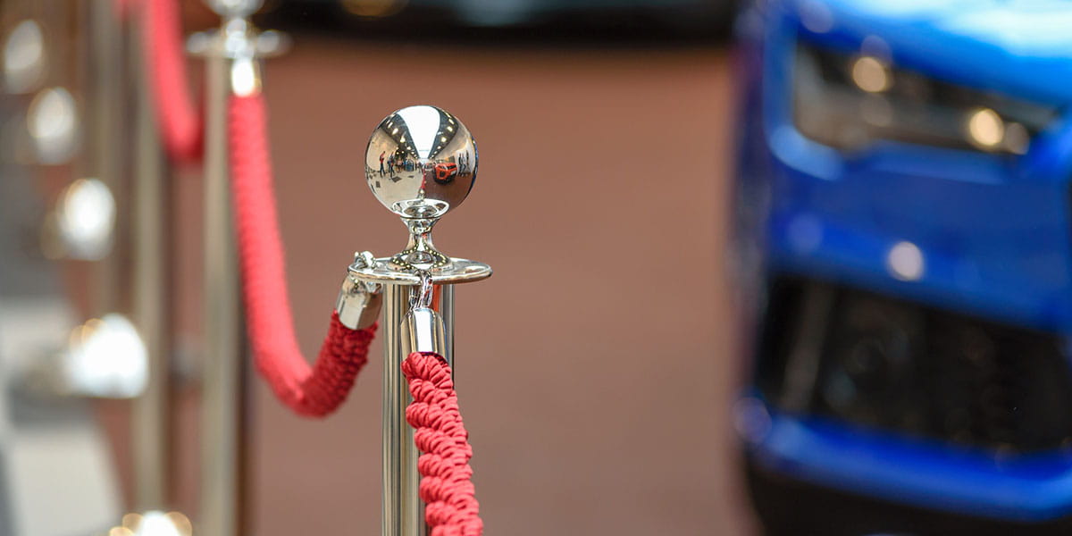 Einsatz als Pfosten zur Abgrenzung des VIP-Bereichs